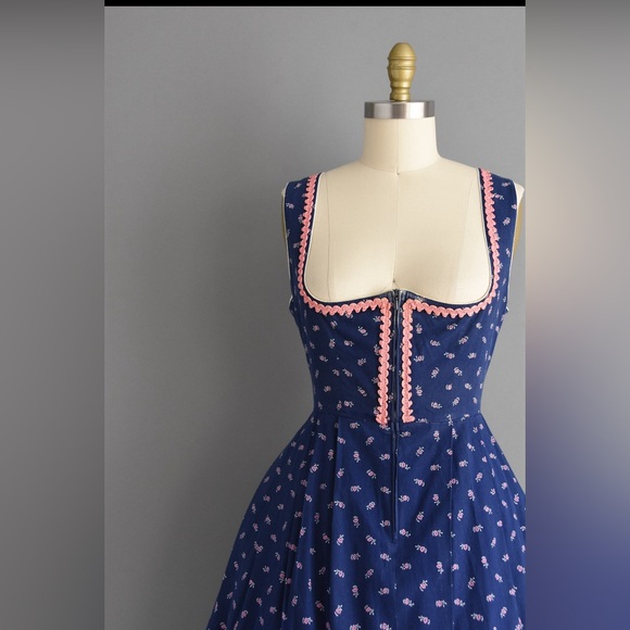 1960s dress | Adorable Blue & Pink Floral Print Dirndl Dress 60s vintage dress - Picture 4 of 10